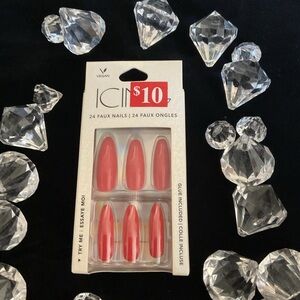 Icing vegan press on nails